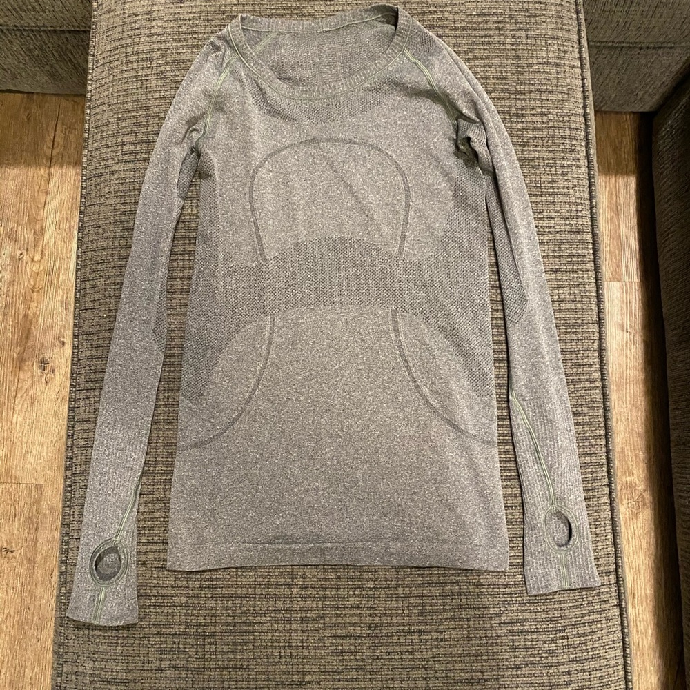 Lululemon swifts tech long sleeve